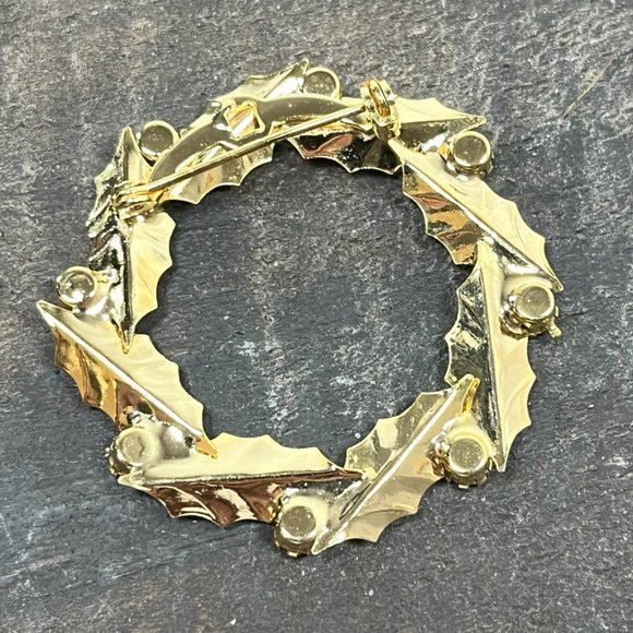 Vintage Jewely Beautiful Gold Tone and Rhinestone Christmas Wreath Pin Brooch - Picture 2 of 5